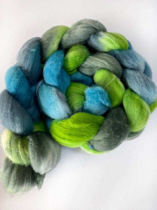 Mountain Top - Hand Dyed - 22 micron Untreated 100% Merino Roving - Okanagan Dye Works